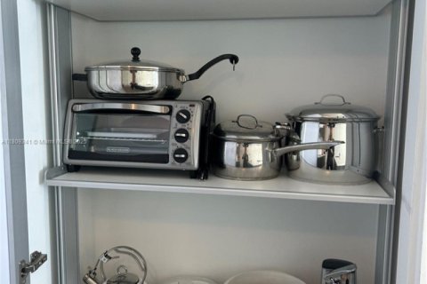 Condominio en alquiler en Miami, Florida, 1 dormitorio, 55.74 m2 № 1865396 - foto 3