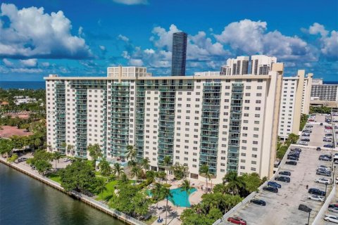 Condo à Sunny Isles Beach, Floride, 1 chambre  № 2048968