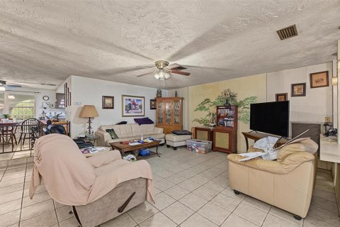 Casa en venta en New Port Richey, Florida, 4 dormitorios, 274.8 m2 № 2410026 - foto 22