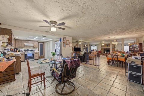 Casa en venta en New Port Richey, Florida, 4 dormitorios, 274.8 m2 № 2410026 - foto 12