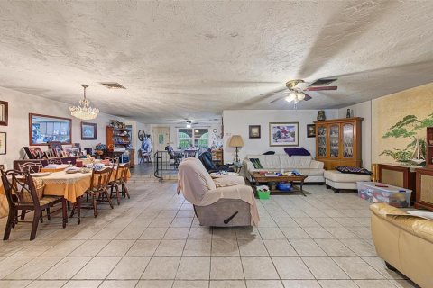 Casa en venta en New Port Richey, Florida, 4 dormitorios, 274.8 m2 № 2410026 - foto 21