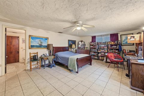 Casa en venta en New Port Richey, Florida, 4 dormitorios, 274.8 m2 № 2410026 - foto 28
