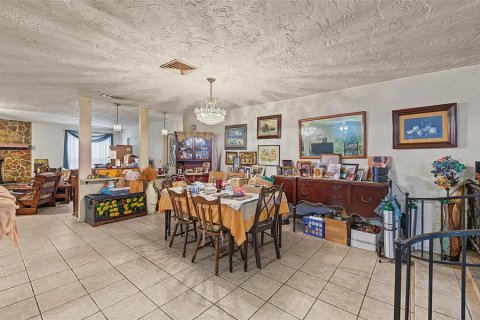 Casa en venta en New Port Richey, Florida, 4 dormitorios, 274.8 m2 № 2410026 - foto 18