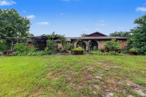 Casa en New Port Richey, Florida 4 dormitorios, 274.8 m2 № 2410026