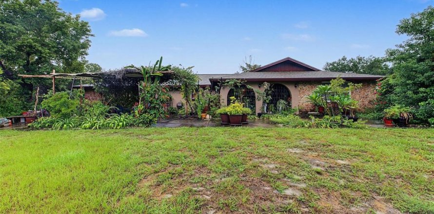 Casa en New Port Richey, Florida 4 dormitorios, 274.8 m2 № 2410026