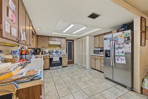 Casa en venta en New Port Richey, Florida, 4 dormitorios, 274.8 m2 № 2410026 - foto 13
