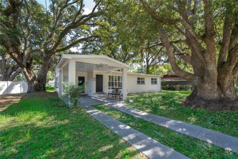 House in Orlando, Florida 3 bedrooms, 130.06 sq.m. № 2215366