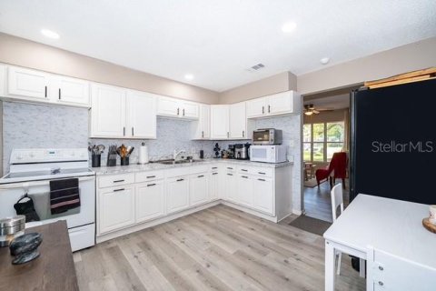 House in Orlando, Florida 3 bedrooms, 130.06 sq.m. № 2215366 - photo 15