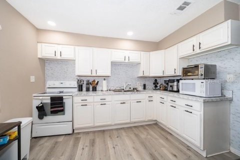 House in Orlando, Florida 3 bedrooms, 130.06 sq.m. № 2215366 - photo 16