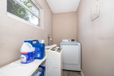 House in Orlando, Florida 3 bedrooms, 130.06 sq.m. № 2215366 - photo 25