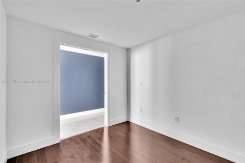 Condominio en alquiler en Miami, Florida, 1 dormitorio, 93.46 m2 № 1942145 - foto 17