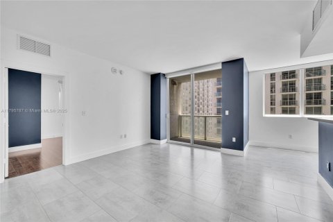 Condominio en alquiler en Miami, Florida, 1 dormitorio, 93.46 m2 № 1942145 - foto 19
