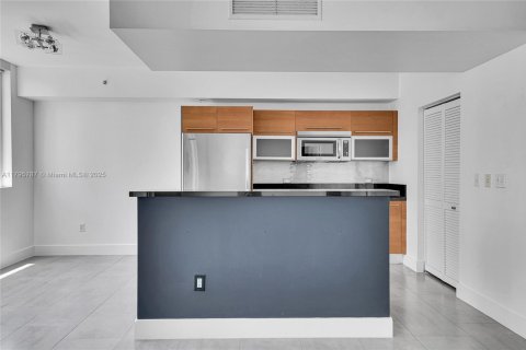 Condominio en alquiler en Miami, Florida, 1 dormitorio, 93.46 m2 № 1942145 - foto 24