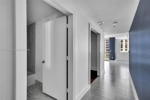 Condominio en alquiler en Miami, Florida, 1 dormitorio, 93.46 m2 № 1942145 - foto 12
