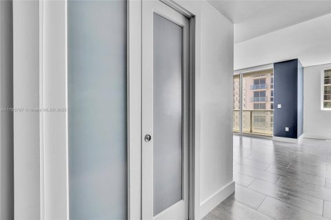 Condominio en alquiler en Miami, Florida, 1 dormitorio, 93.46 m2 № 1942145 - foto 14