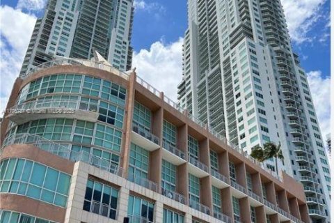 Condominio en alquiler en Miami, Florida, 1 dormitorio, 93.46 m2 № 1942145 - foto 1