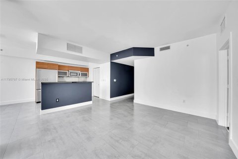 Condominio en alquiler en Miami, Florida, 1 dormitorio, 93.46 m2 № 1942145 - foto 21