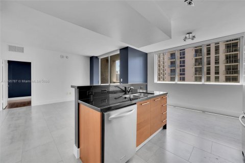 Condominio en alquiler en Miami, Florida, 1 dormitorio, 93.46 m2 № 1942145 - foto 25