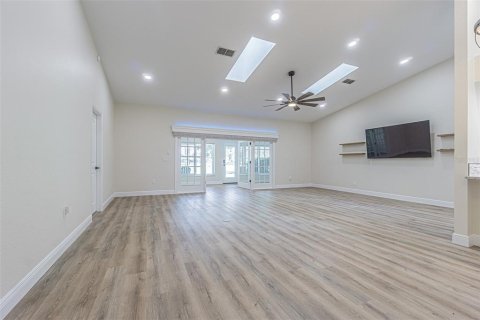 House in Zephyrhills, Florida 2 bedrooms, 171.31 sq.m. № 1838995 - photo 12