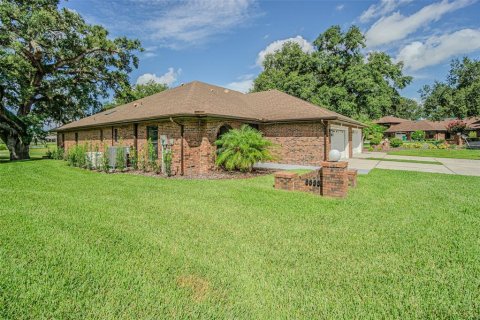 House in Zephyrhills, Florida 2 bedrooms, 171.31 sq.m. № 1838995 - photo 6