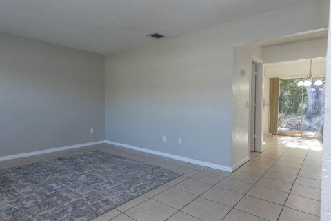 Apartment in DeLand, Florida 2 bedrooms, 99.96 sq.m. № 2122900 - photo 3