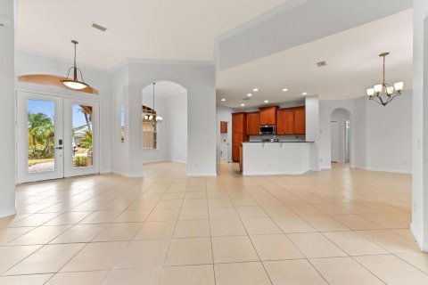 House in Port St. Lucie, Florida 5 bedrooms, 278.99 sq.m. № 2084000 - photo 9