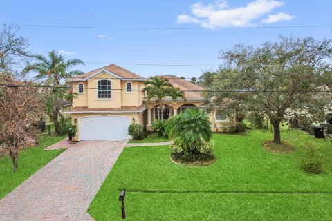 House in Port St. Lucie, Florida 5 bedrooms, 278.99 sq.m. № 2084000 - photo 2