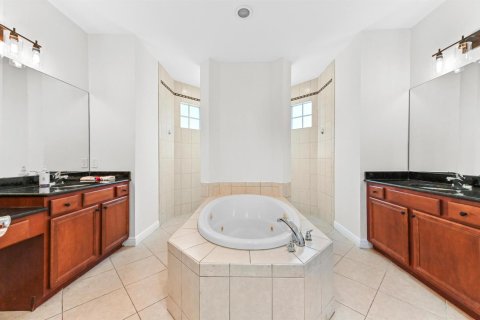 House in Port St. Lucie, Florida 5 bedrooms, 278.99 sq.m. № 2084000 - photo 16