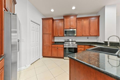 House in Port St. Lucie, Florida 5 bedrooms, 278.99 sq.m. № 2084000 - photo 11