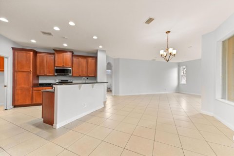 House in Port St. Lucie, Florida 5 bedrooms, 278.99 sq.m. № 2084000 - photo 10