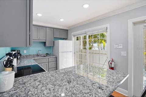 Condo in Bradenton Beach, Florida, 2 bedrooms  № 2130252 - photo 19