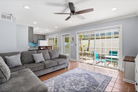 Condo in Bradenton Beach, Florida, 2 bedrooms  № 2130252 - photo 25