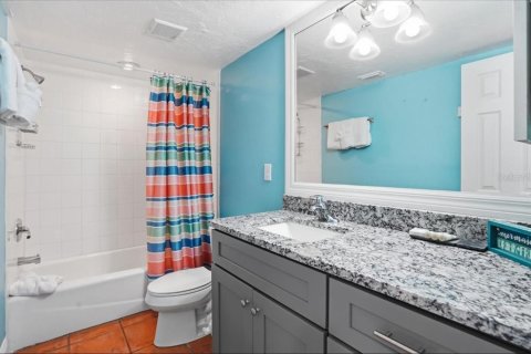 Condo in Bradenton Beach, Florida, 2 bedrooms  № 2130252 - photo 26