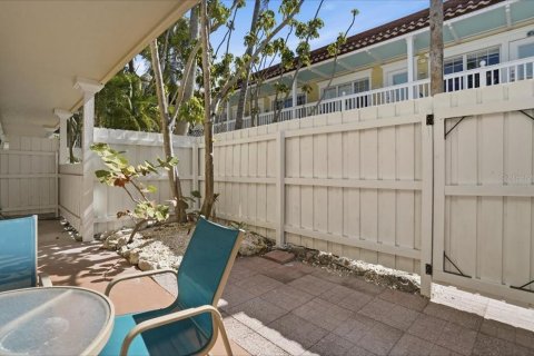 Condo in Bradenton Beach, Florida, 2 bedrooms  № 2130252 - photo 9