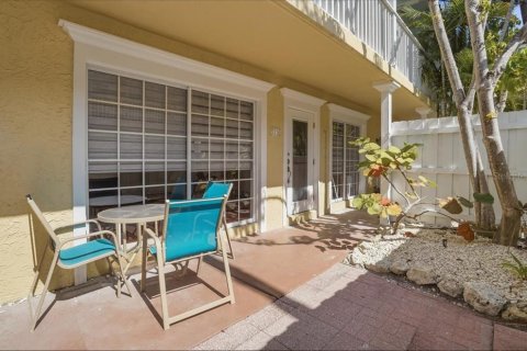 Condo in Bradenton Beach, Florida, 2 bedrooms  № 2130252 - photo 2