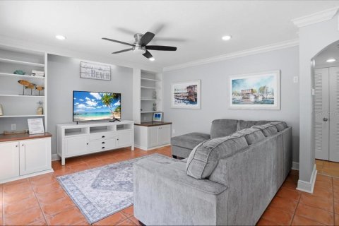 Condo in Bradenton Beach, Florida, 2 bedrooms  № 2130252 - photo 10