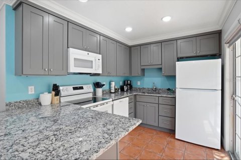 Condo in Bradenton Beach, Florida, 2 bedrooms  № 2130252 - photo 18