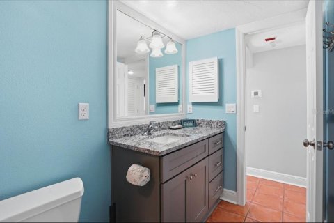 Condo in Bradenton Beach, Florida, 2 bedrooms  № 2130252 - photo 28