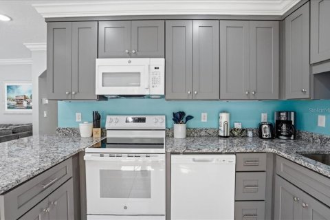 Condo in Bradenton Beach, Florida, 2 bedrooms  № 2130252 - photo 22