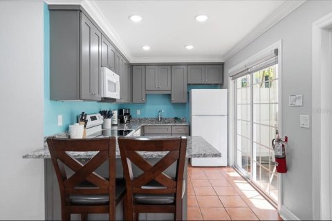 Condo in Bradenton Beach, Florida, 2 bedrooms  № 2130252 - photo 16