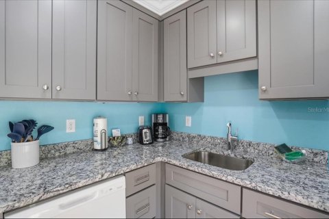 Condo in Bradenton Beach, Florida, 2 bedrooms  № 2130252 - photo 23