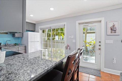 Condo in Bradenton Beach, Florida, 2 bedrooms  № 2130252 - photo 15