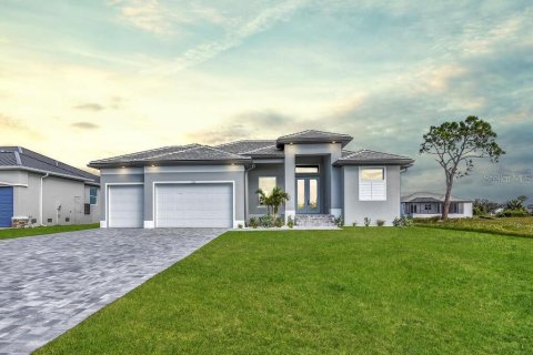 House in Rotonda, Florida 3 bedrooms, 201.6 sq.m. № 1717277 - photo 1
