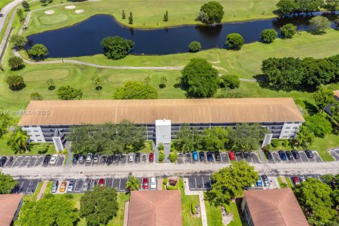 Condominio en alquiler en Pembroke Pines, Florida, 1 dormitorio, 75.34 m2 № 1871450 - foto 6