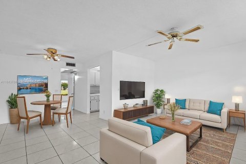 Condominio en alquiler en Pembroke Pines, Florida, 1 dormitorio, 75.34 m2 № 1871450 - foto 11