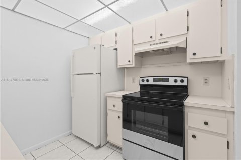 Condominio en alquiler en Pembroke Pines, Florida, 1 dormitorio, 75.34 m2 № 1871450 - foto 14