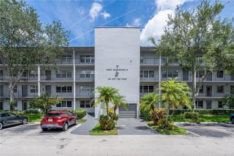 Condominio en alquiler en Pembroke Pines, Florida, 1 dormitorio, 75.34 m2 № 1871450 - foto 9
