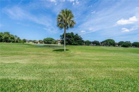 Condominio en alquiler en Pembroke Pines, Florida, 1 dormitorio, 75.34 m2 № 1871450 - foto 4