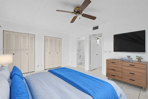Condominio en alquiler en Pembroke Pines, Florida, 1 dormitorio, 75.34 m2 № 1871450 - foto 17