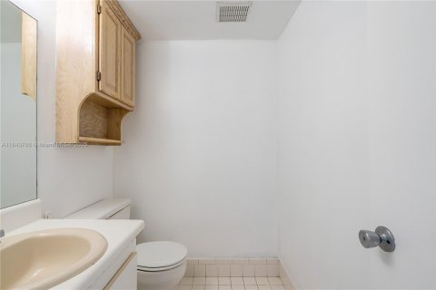 Condominio en alquiler en Pembroke Pines, Florida, 1 dormitorio, 75.34 m2 № 1871450 - foto 15